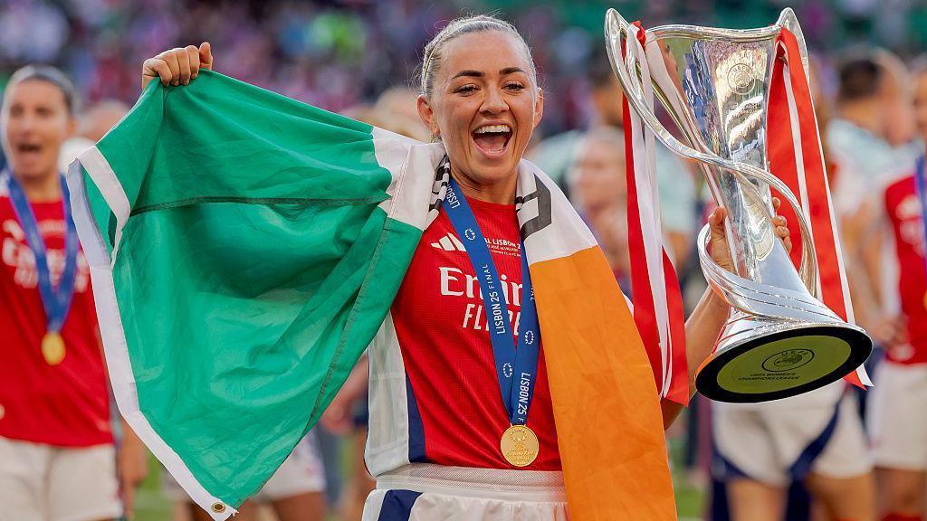 Katie McCabe: Chelsea prestes a assinar com a capitã da Irlanda após saída do Arsenal
